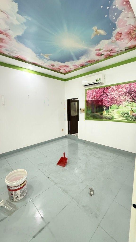 Nhà đẹp 2 tầng. Hẻm trước nhà 4m. Thông Lạc Long Quân, Bàu Cát