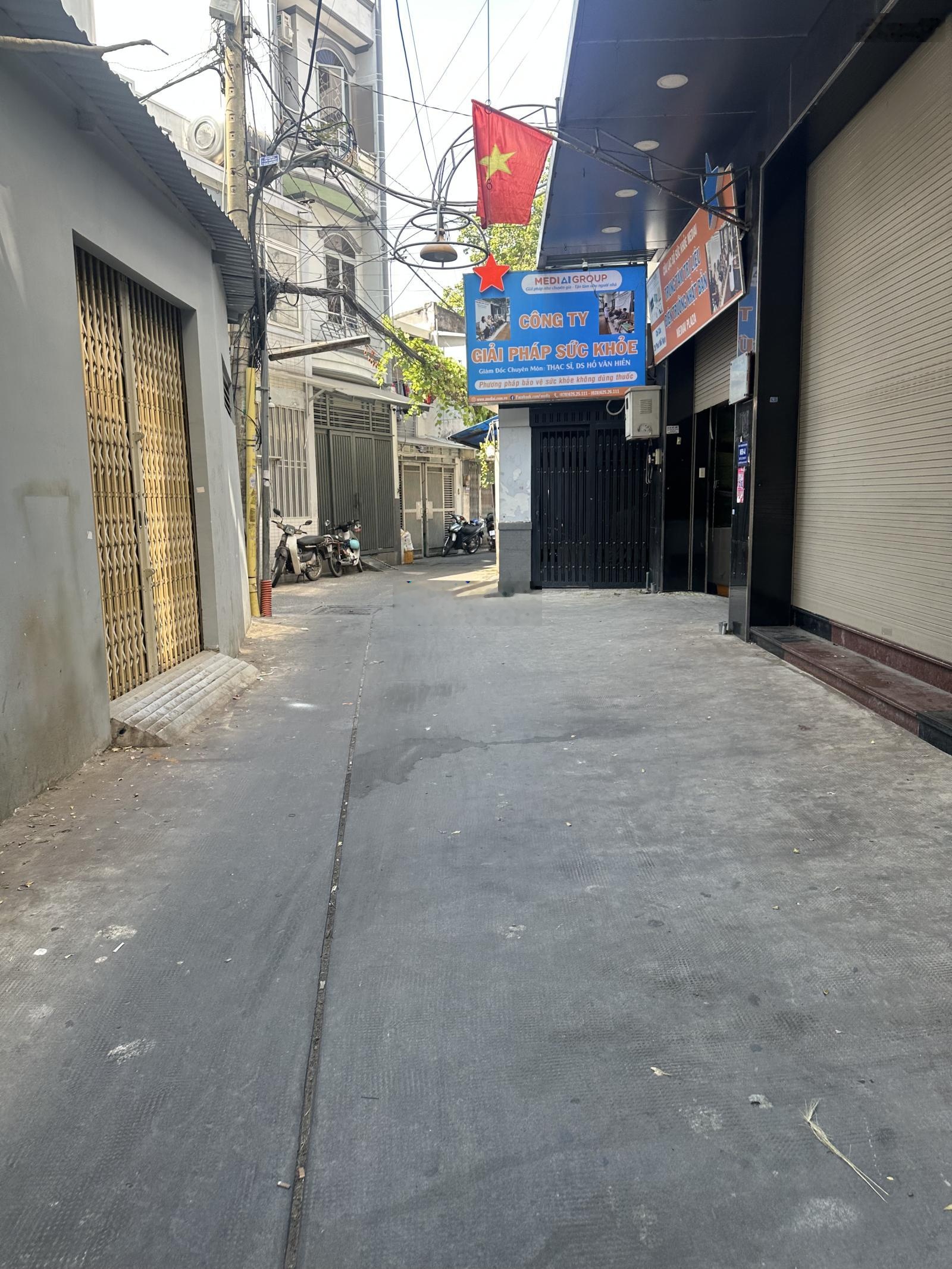 Bán nhà 60m2 hẻm đẹp thông tứ hướng - Lạc Long Quân (4,5 x 13m) khu yên tĩnh nhỉnh 5 tỷ