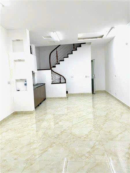 Bán nhà Phan Kế Bính Ba Đình 40m2, 3 tầng, mặt ngõ thông, gần Lotte, giá 10.9 tỷ