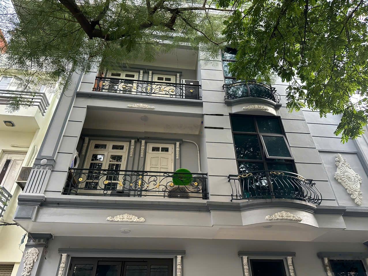 30 tỷ có 32/40m2 nhà mặt phố phan đình phùng - 6 tầng thang máy - 6m mặt tiền - vỉa hè - ô tô tránh