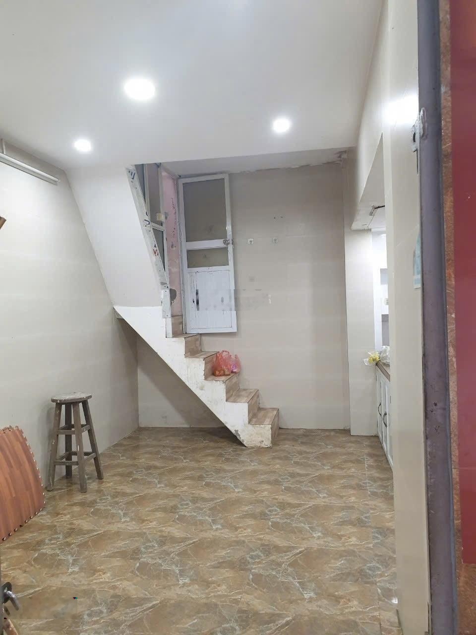 Cần bán gấp nhà Tôn Đức Thắng, phường Hàng Bột - DT 17m2 x 2 tầng - 5m ra phố - giá 2.5 tỷ TL