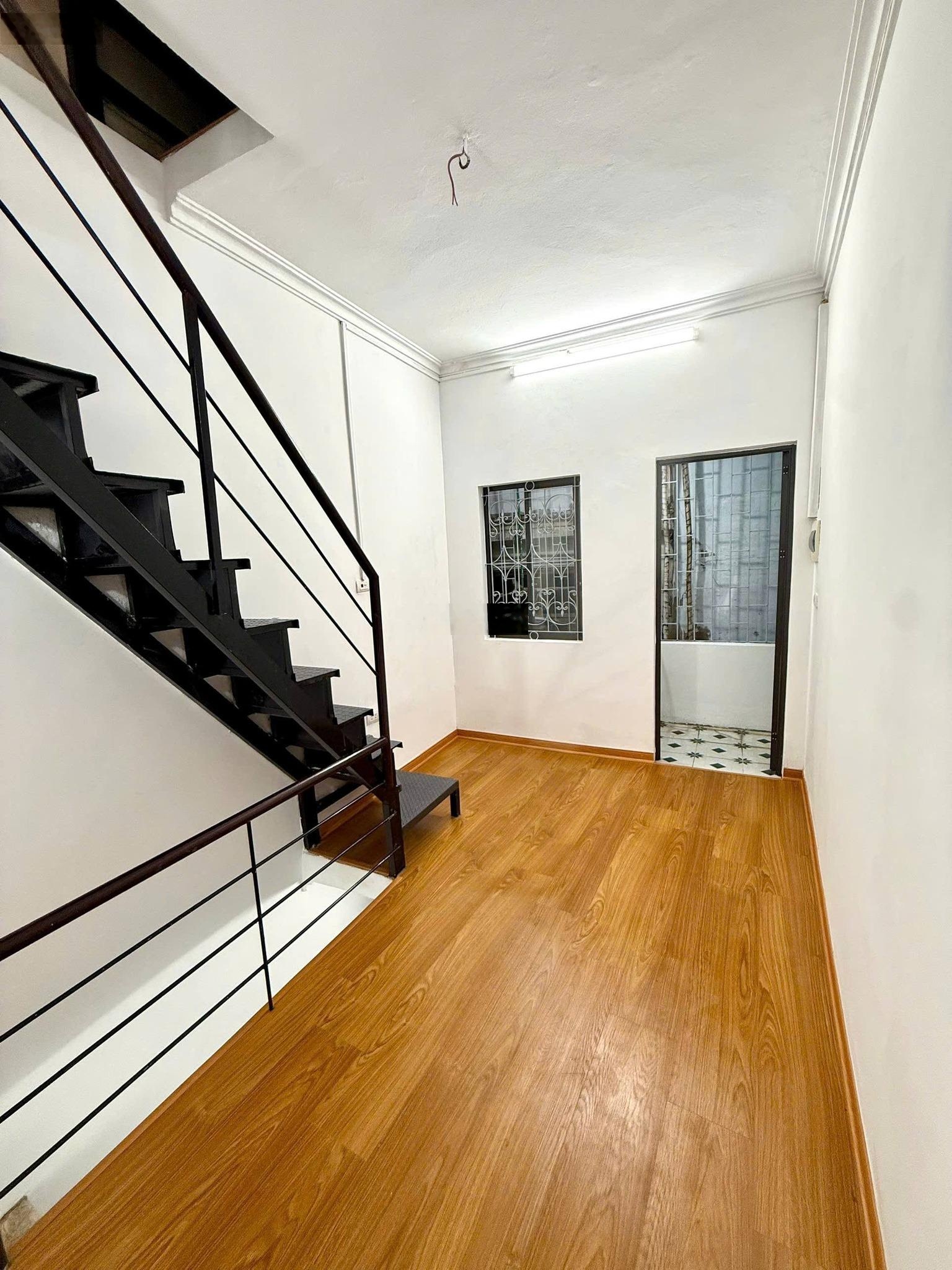 Bán nhà dân xây, trung tâm Đống Đa 18m² x 5 tầng, nhỉnh 3 tỷ ở ngay