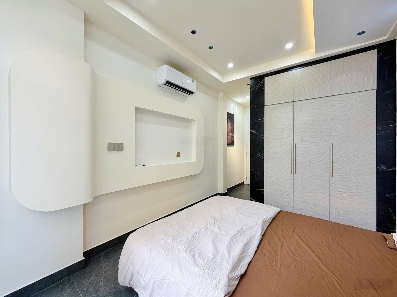 Hiếm- siêu vị trí- 3 tầng lầu đẹp- cạnh Bình Thạnh- đúc cứng cáp - đường Phan Văn Trị - cạnh Vincom