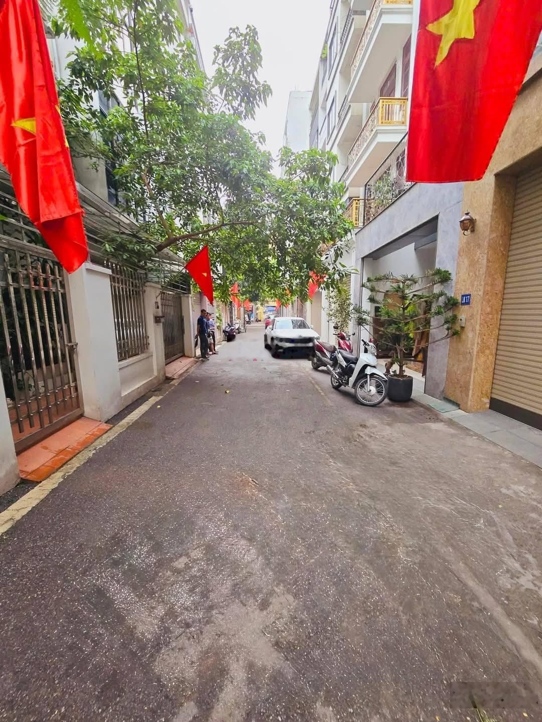 Ba Đình - đường 2 ô tô tránh, nhà đẹp ở ngay, KD Văn phòng 65m 5T MT 4.5m giá 25 tỷ full nội thất