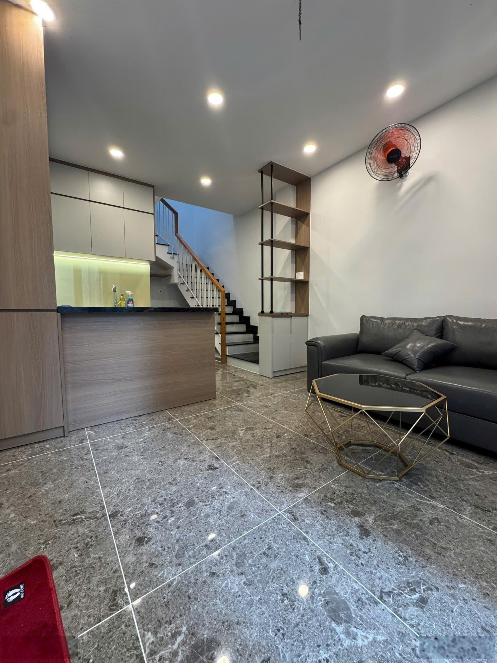 Bán Nhà riêng tại Lạc Long Quân, 4,38 tỷ, 25,5 m2, hàng hiếm giá tốt