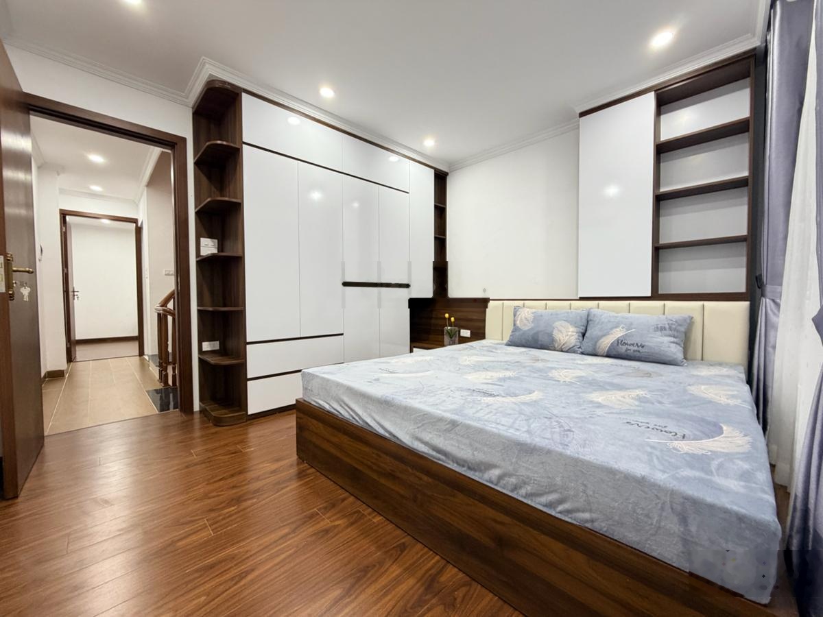 Nhà đẹp long lanh full NT, ngõ thông thoáng trước sau, 10m ra oto. Dt 35m 4T mt3,9m giá 10,5 tỷ