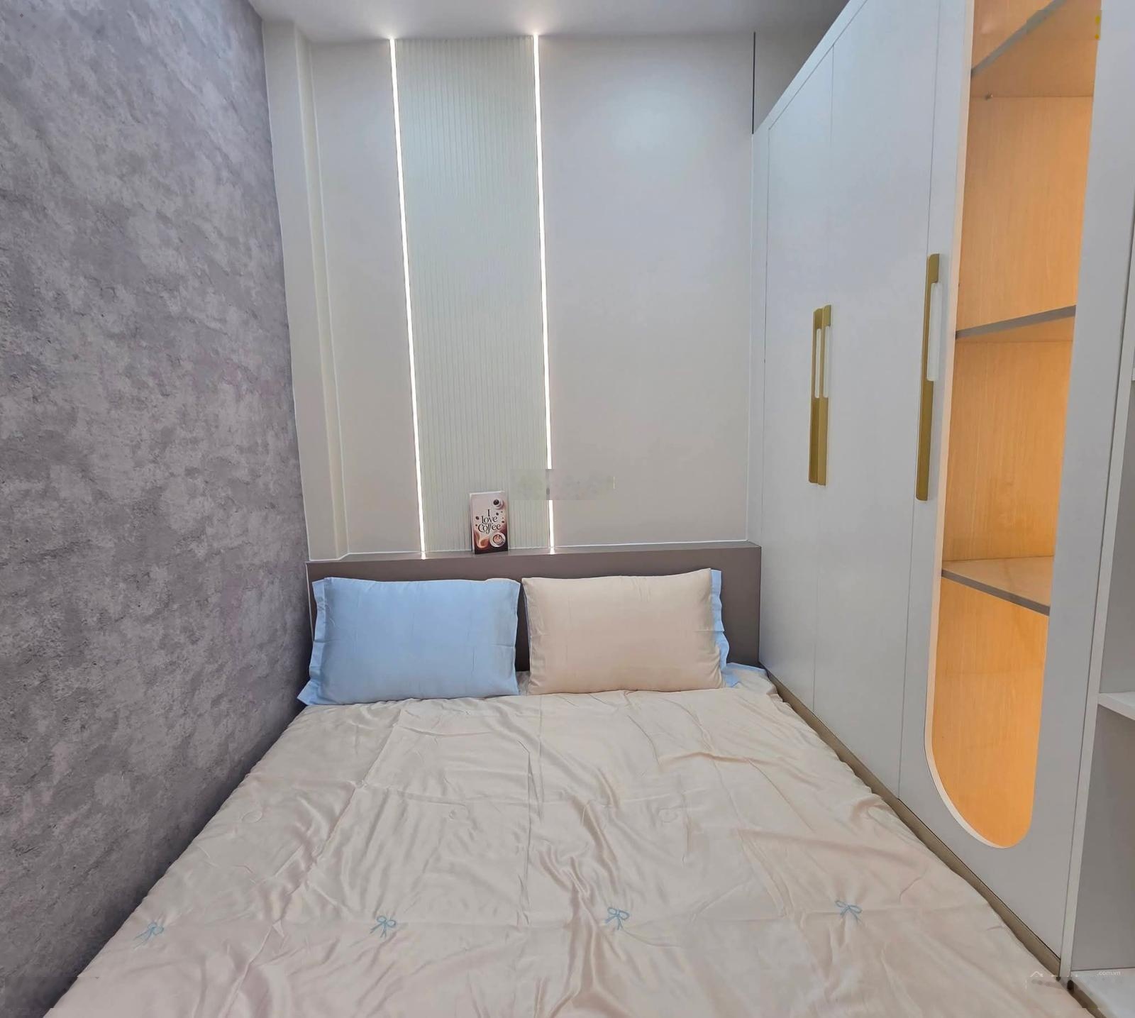 TRỜI ƠI QUÁ RẺ ! HƠN 3 tỷ CÓ CÓ 3 PN Và SÂN THƯỢNG - Ngay Đường Quang Trung Kế Công Viên Làng Hoa