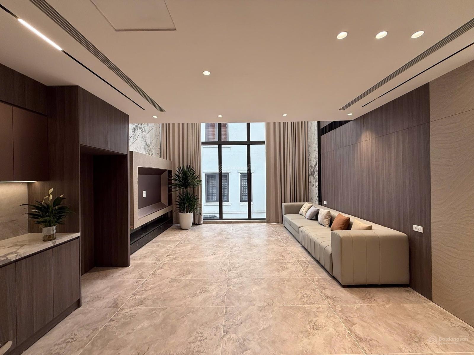 Nhà mới đẹp đón tết! hoàng hoa thám, ba đình, gara ô tô, 56m2, mt 5.2m, 7 tầng thang máy