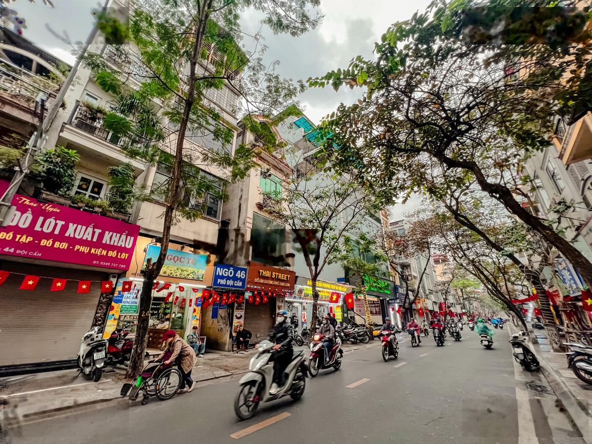 Bán nhà mặt phố Đội Cấn lô góc 2 mặt thoáng vỉa hè kinh doanh sầm uất 39m2 x 4T 14.7 tỷ