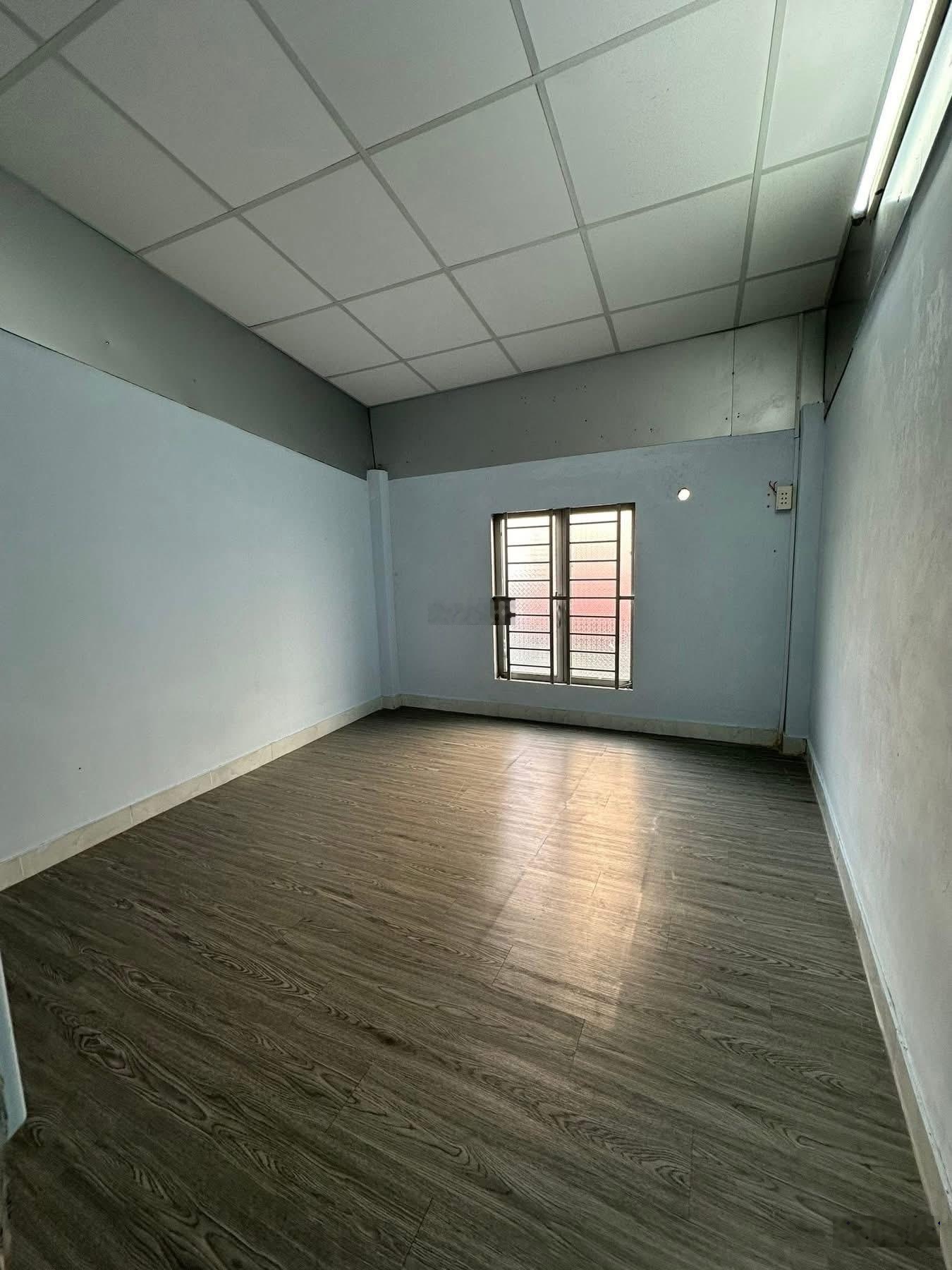 Nhà 2 tầng, hẻm trước nhà 3m, sổ hồng riêng thống nhất, p16, gv giá 1 tỷ 980