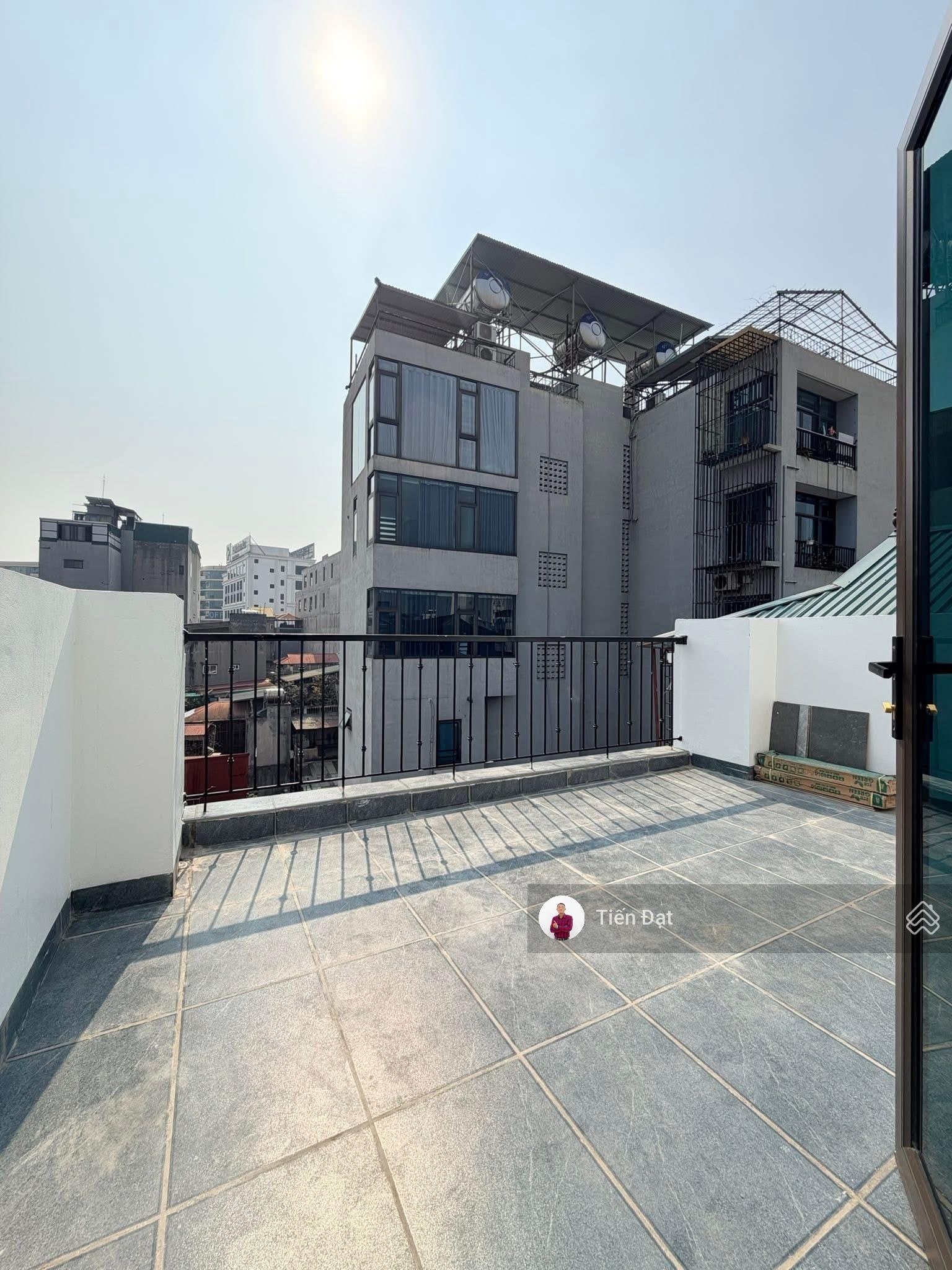 Bán nhà phố sơn tây kim mã,lô góc ,cách phố 40m ,6 tầng thang máy giá 13,5 tỷ