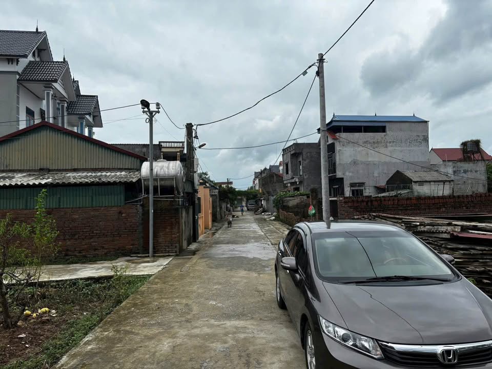 Bán lô đất nhỏ xinh tại trục đường thông Thôn Bến, xã Đông Xuân, nay là xã Sóc Sơn, Hà Nội