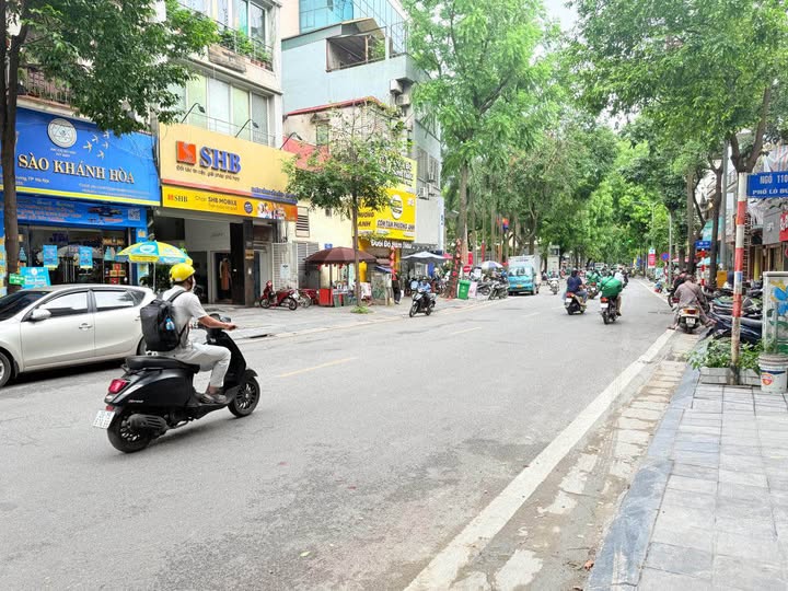 Bán đất mặt phố Lò Đúc, Hoàn Kiếm, kinh doanh sầm uất, 200m2, giá 120 tỷ