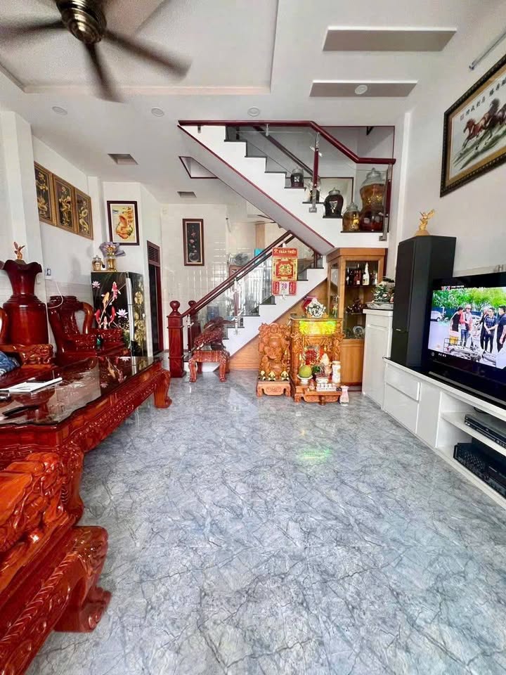 Bán nhà 3 tầng hẻm ô tô Nguyễn Khắc Viện, Nha Trang, sát biển, giá 6.5 tỷ