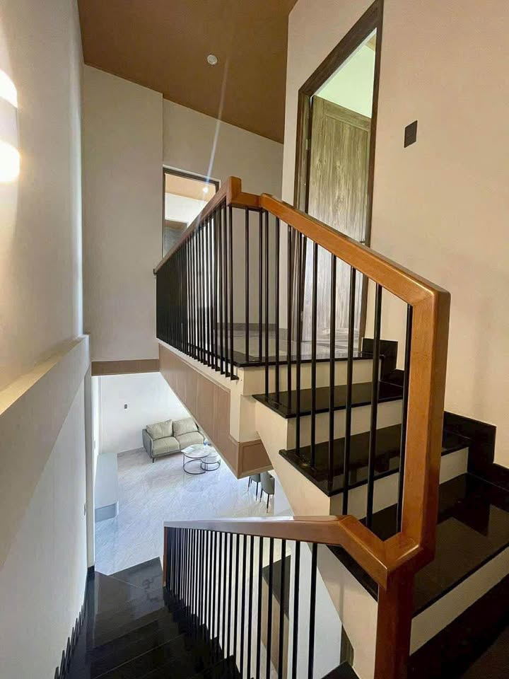 Bán nhà 2 tầng Lại Thế, Phú Thượng, full nội thất, dọn vào ở ngay