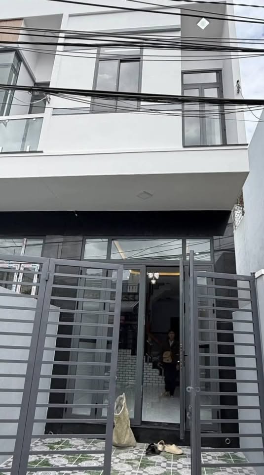 Bán nhà 2 tầng mới hẻm cạn đường Thanh Niên, Quy Nhơn, giá 3.36 tỷ