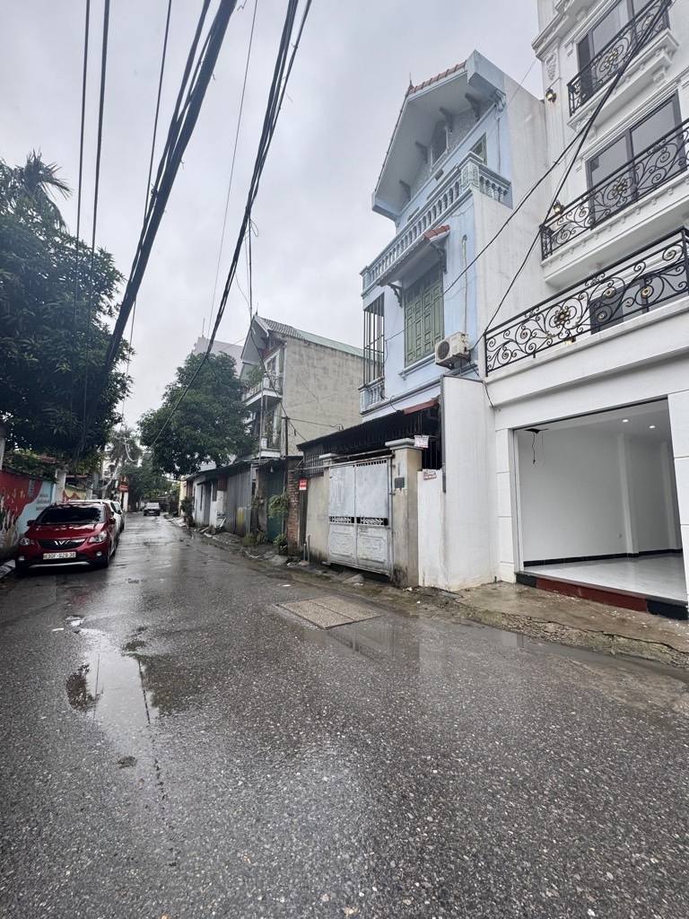 Bán nhà Long Biên, mặt đường ô tô tránh, kinh doanh và ở, an sinh tuyệt vời