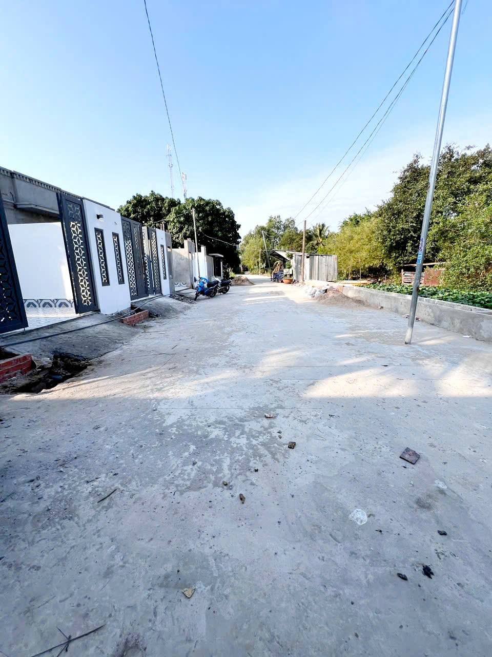 Cần bán 4 căn nhà mới hoàn thiện nhánh khu thu nhập thấp Vĩnh Quang, Rạch Giá cũ, giá 2.35 tỷ