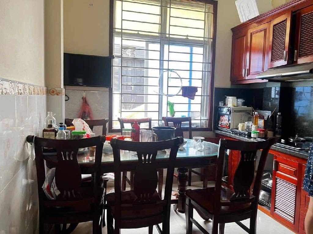 Nhà đẹp ở ngay khu Cầu Giấy, gần phố, 37m2, giá 9.87 tỷ