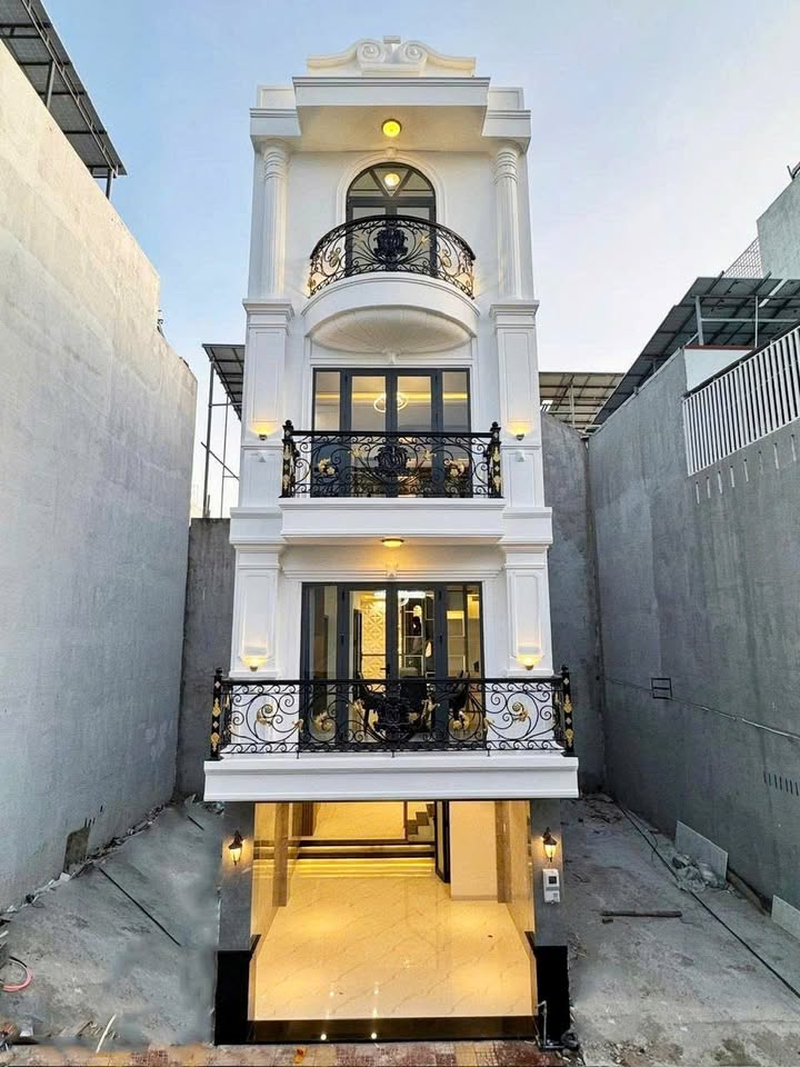 Bán nhà 3 tầng mới toanh đường Bùi Xuân Phái, trung tâm Phan Rang, giá 4.5 tỷ