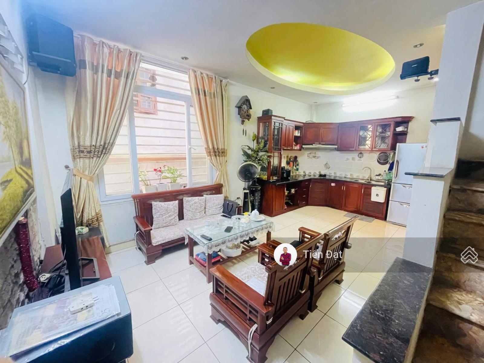 Bán nhà kim mã ngọc khánh,tầm tiền bay nhanh ,2 mặt ngõ thoáng sáng ,ngõ thông ,ô tô 20m giá 9,5 tỷ