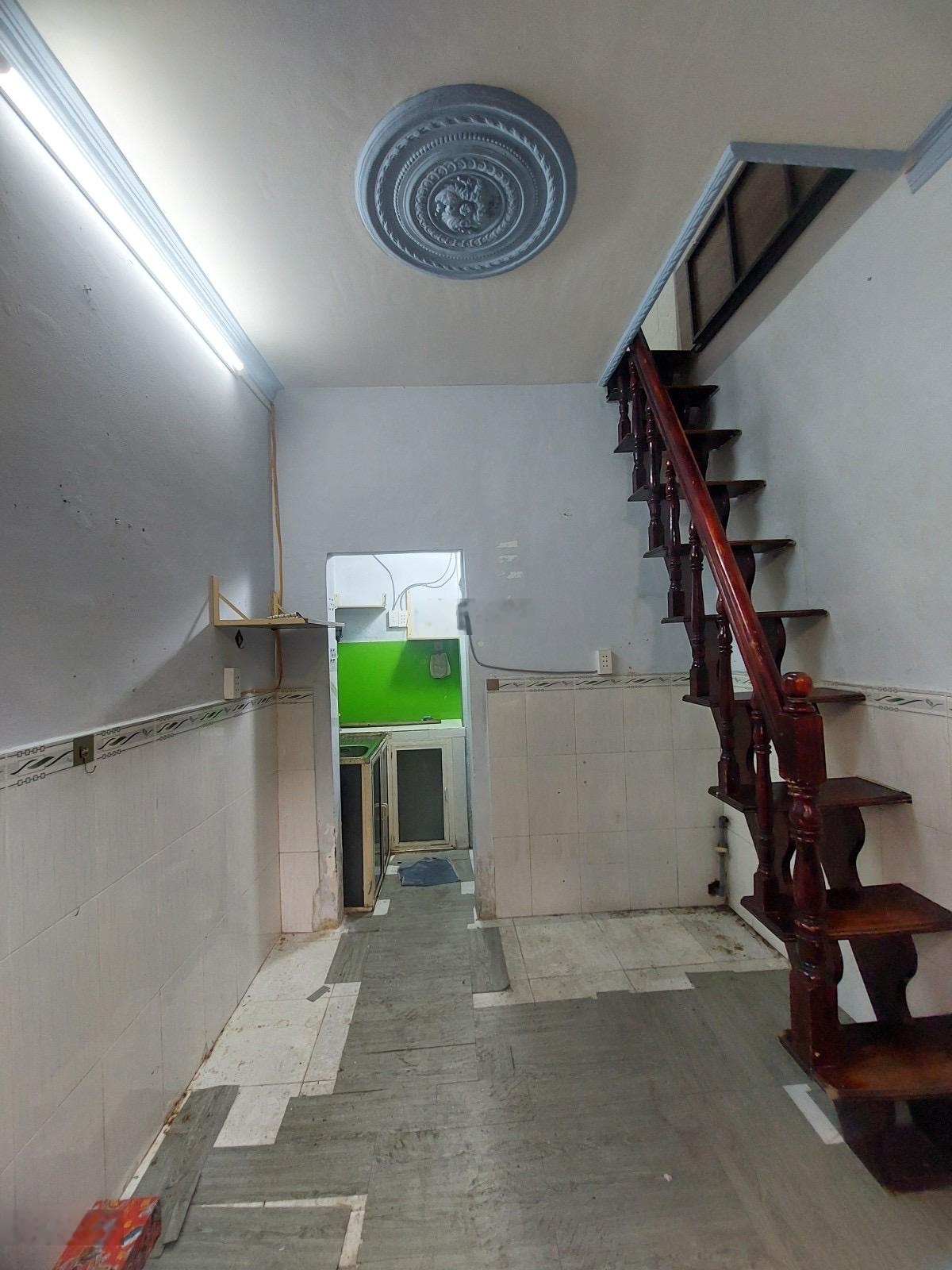 Sát hxh quang trung - 3 tầng 2pn hoàn công đủ - sổ vuông a4 - đang vay bank 500tr.