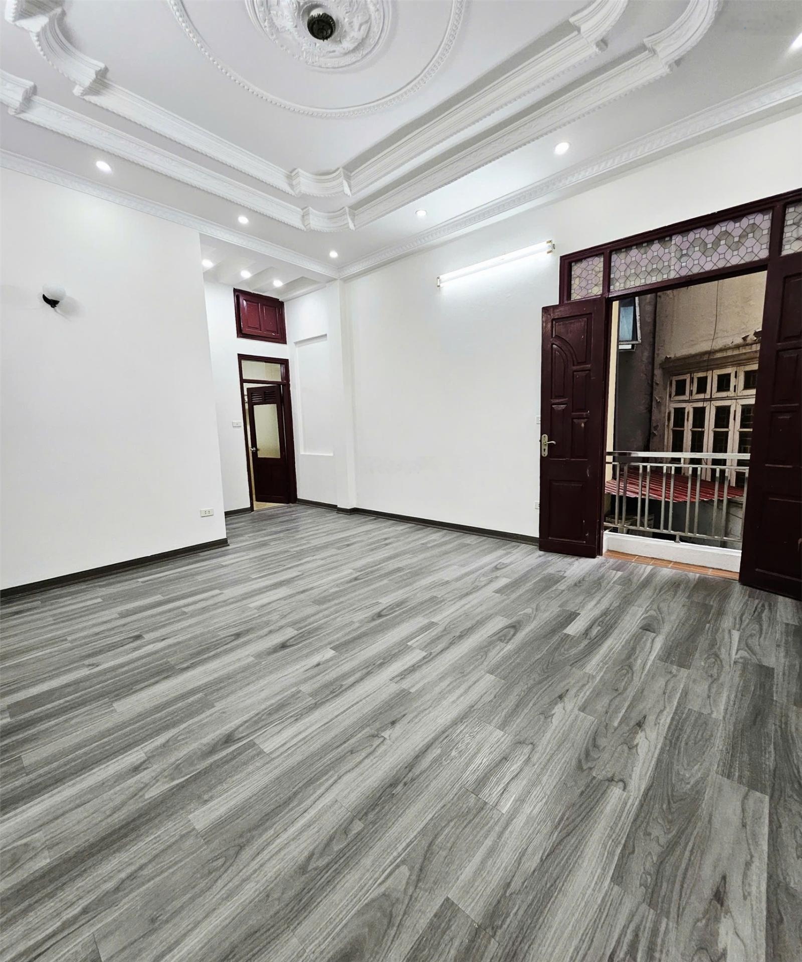 Bán nhà ngõ 514 Hoàng Hoa Thám, DT 40m2, XD 4 tầng, SĐCC, NHÀ MỚI THOÁNG, CÁCH PHỐ 50M, GIÁ 8.9 tỷ