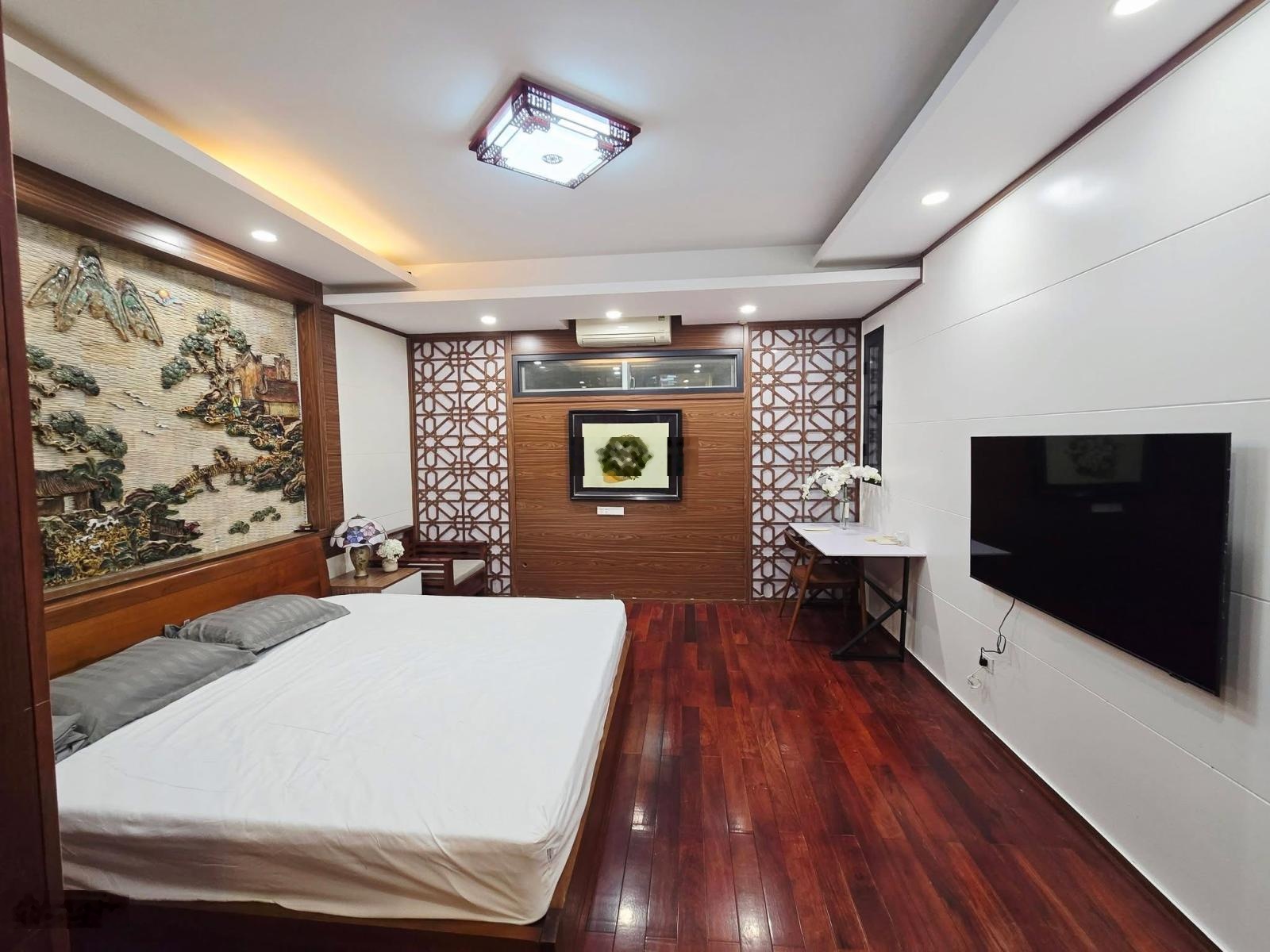 Nhà phố Trung Tâm Ba Đình 60m2 7 tầng thang máy ở hoặc kinh doanh cách 1 nhà ra phố ô tô vào nhà