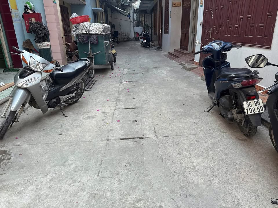 Bán nhà phố Đồng Lực, trung tâm phường Ba Đình cũ, ô tô đỗ trước nhà, ngõ rộng, đi lại thuận tiện