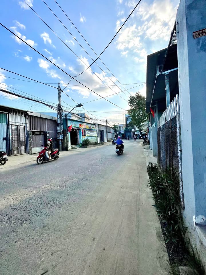 Bán nhà mặt tiền đường trung tâm xã Vĩnh Thạnh, thôn Phú Bình, nay là phường Tây Nha Trang, giá 2.95 tỷ