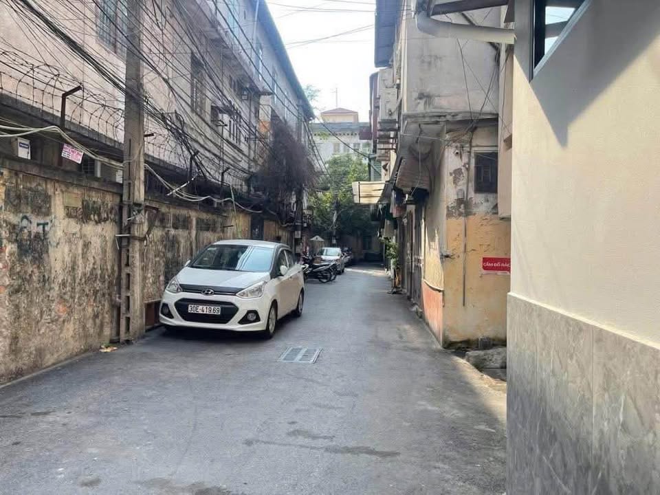 Bán nhà Nguyễn Chí Thanh, Đống Đa, 30m² x 6 tầng, lô góc 2 mặt thoáng, ngõ nông, nhà đẹp ở luôn, giá 9.5 tỷ