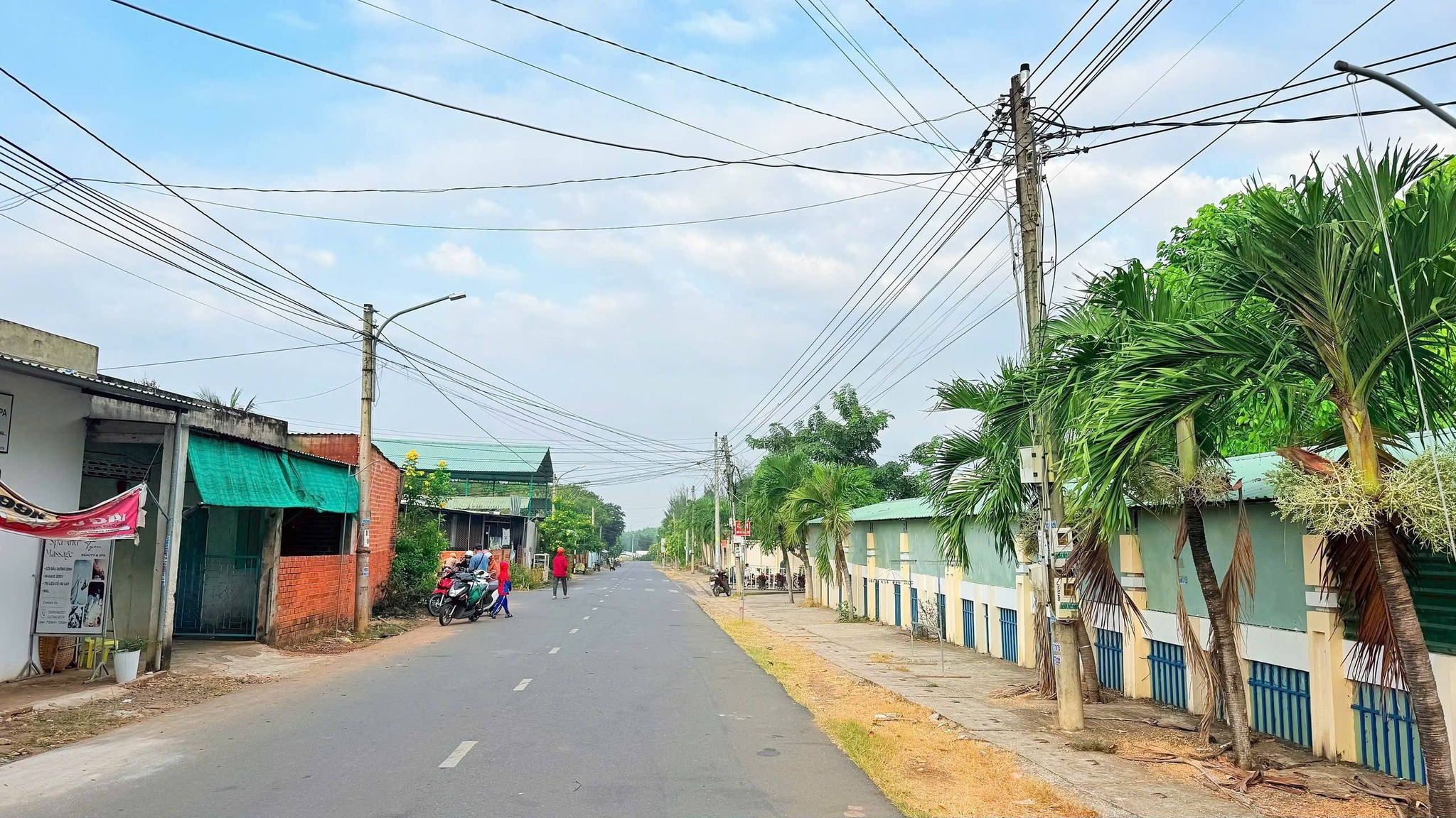 Bán đất mặt tiền đường Nguyễn Thị Hoa, Đất Đỏ, đối diện trường học, giá 4 tỷ