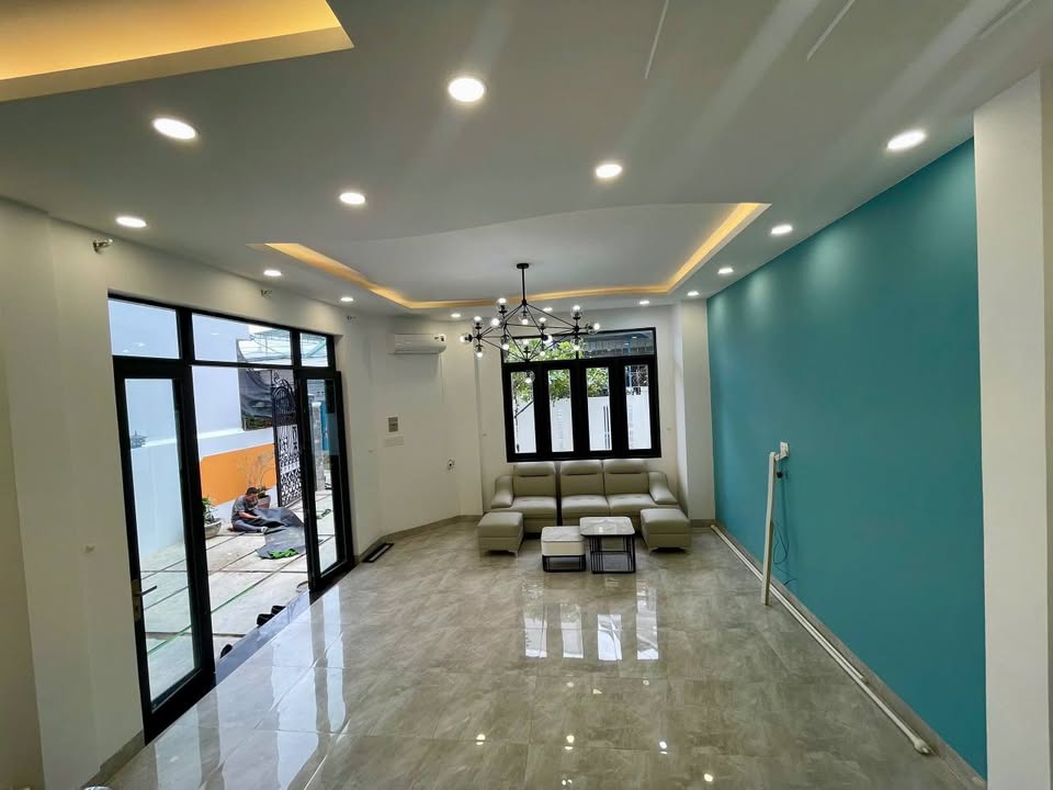 Bán nhà 3 tầng trung tâm Nha Trang, cách biển 4km, diện tích 119m2, giá 5 tỷ