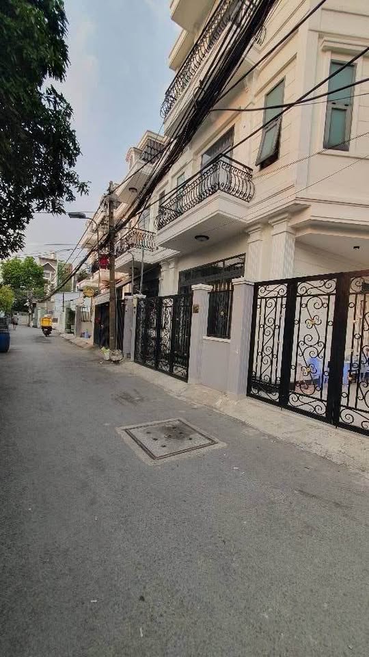 Bán đất mặt tiền đường số ngay Lê Văn Thịnh - Quận 2, khu dân cư đông đúc, phát triển mạnh