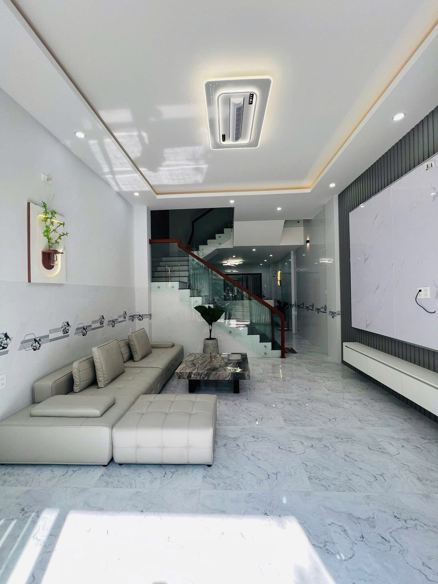 Bán nhà 3,5 tầng hoàn thiện sẵn nội thất, ô tô đậu đỗ thoải mái tại Quy Nhơn