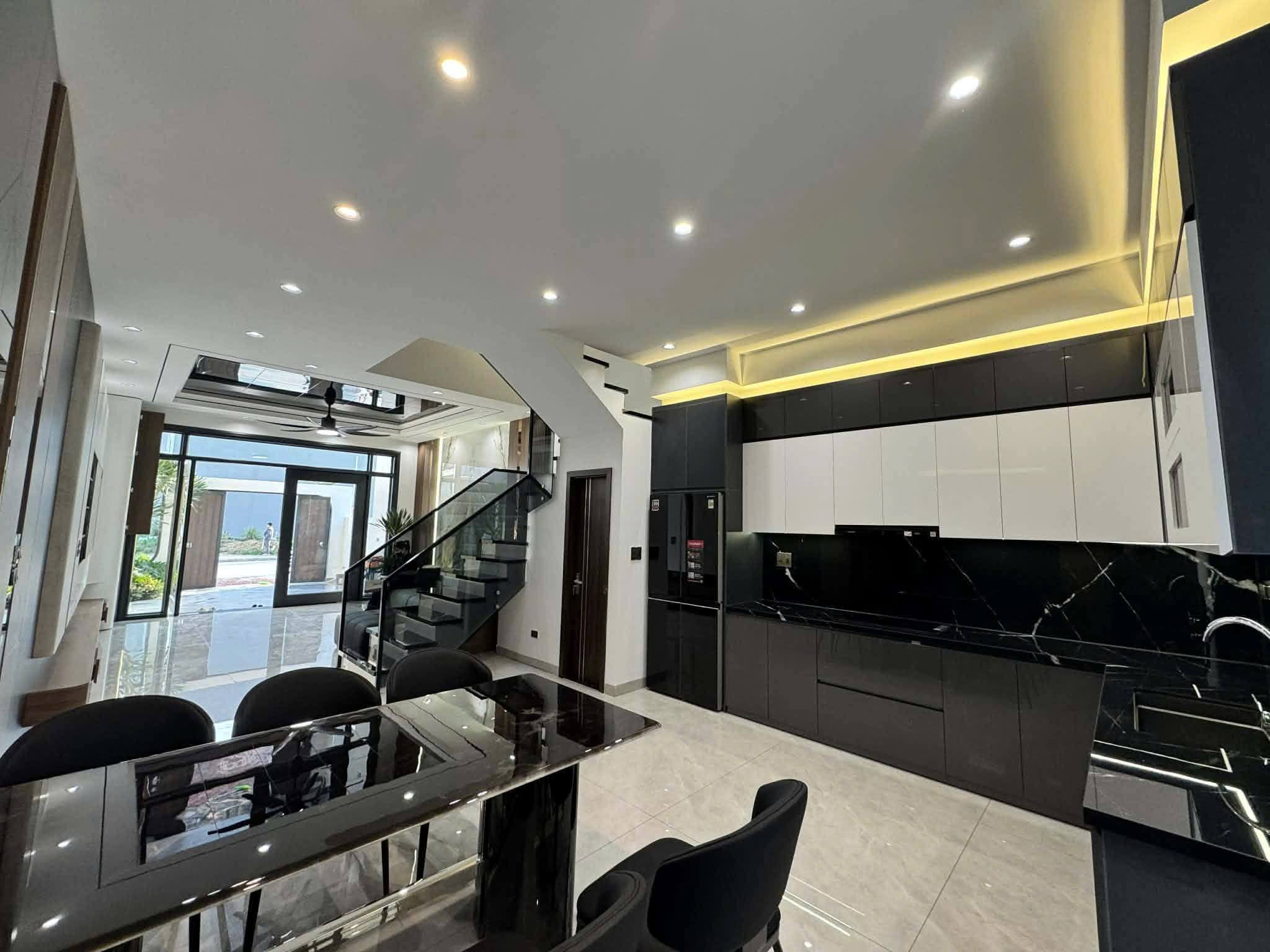 Bán nhà 3 tầng mới hoàn thiện tại khu đô thị Nam Hoàng Đồng, giá 5.7 tỷ