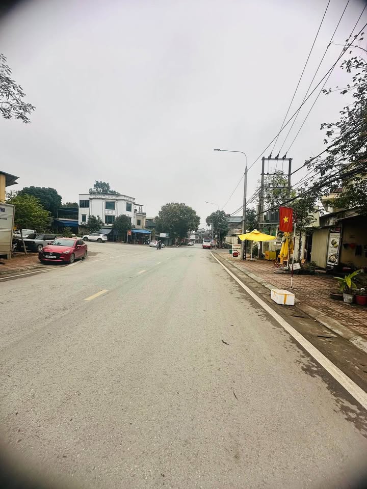 Bán nhà 2 tầng Hưng Thành, Tuyên Quang, mặt đường to kinh doanh