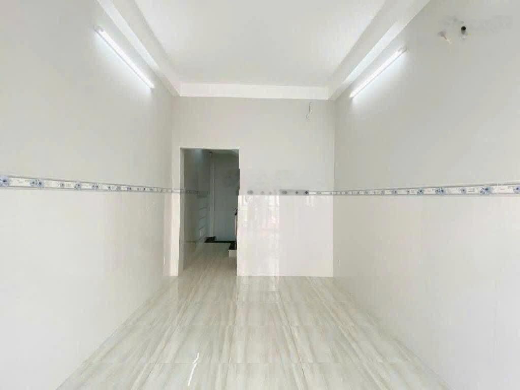 Bán nhà - Lạc Long Quân - quận 11 - 64m2 - hơn 5 tỷ - không lộ giới