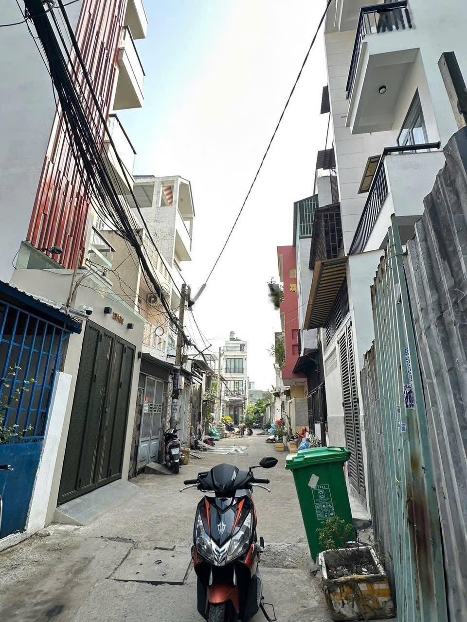 Bán nhà nát đã thành đất gần hẻm xe hơi phường 14