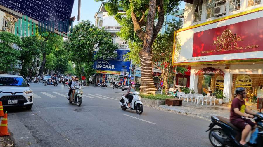 Bán nhà mặt phố Lê Lợi - Hà Đông, diện tích 44m2, kinh doanh đỉnh, vị trí siêu hiếm, giá nhỉnh 15 tỷ