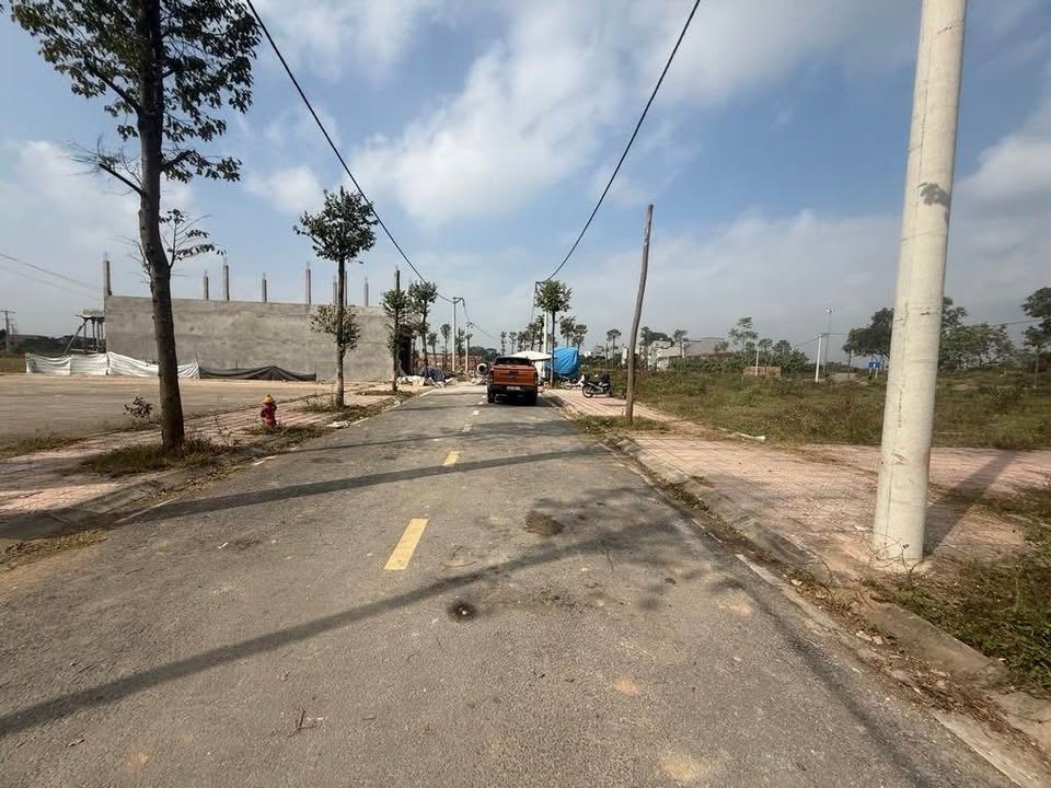 Bán đất phân lô Nại Châu, lô góc 2 mặt thoáng, sát cầu Hồng Hà