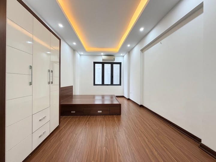 Nhà 5 tầng đầy đủ nội thất, ngay cạnh Times City, hơn 6 tỷ sẵn sàng đón tết