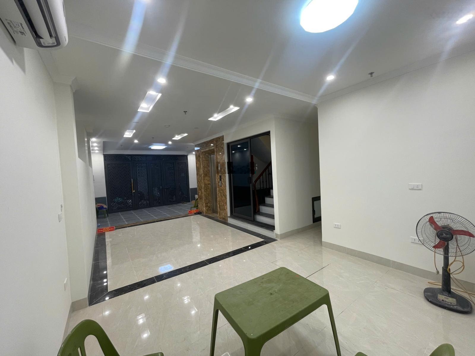 Bán nhà phù hợp đầu tư tại ngõ 135 Đội Cấn 6 tầng, 300m2, 10 ngủ giá 26 tỷ ngay trung tâm Ba Đình