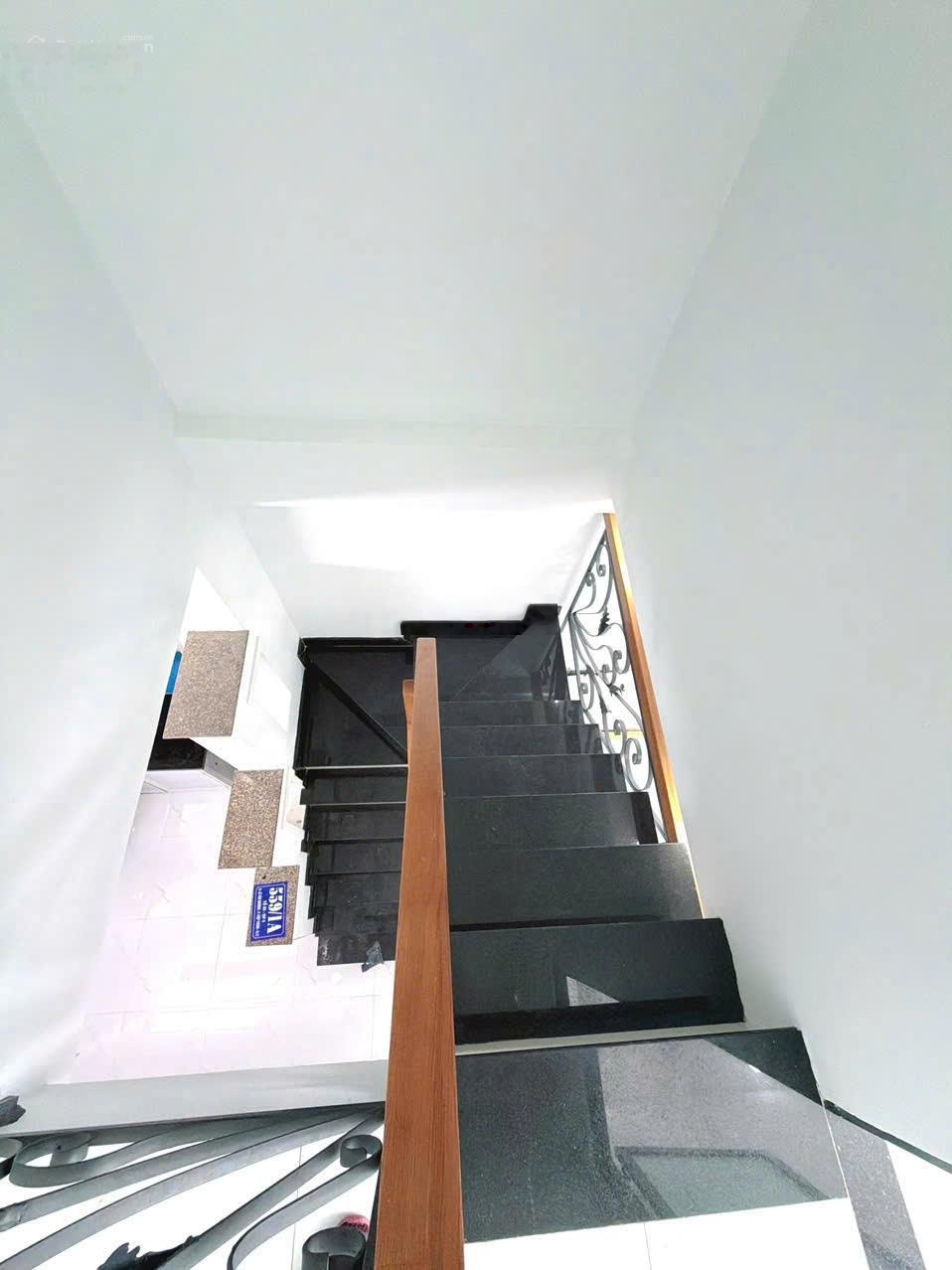 Nhà full thổ, sổ có sẵn, đã làm kê khai riêng để tách sổ riêng giá 1.798tỷ nhà đẹp hẻm ngắn