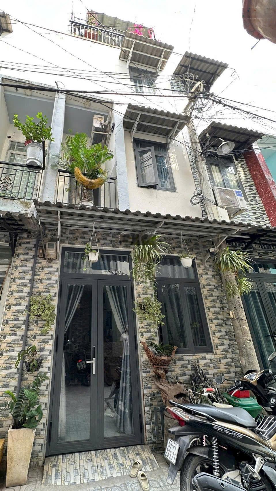 Bán nhà phố 1 trệt 2 lầu, giá 1 tỷ 580 triệu