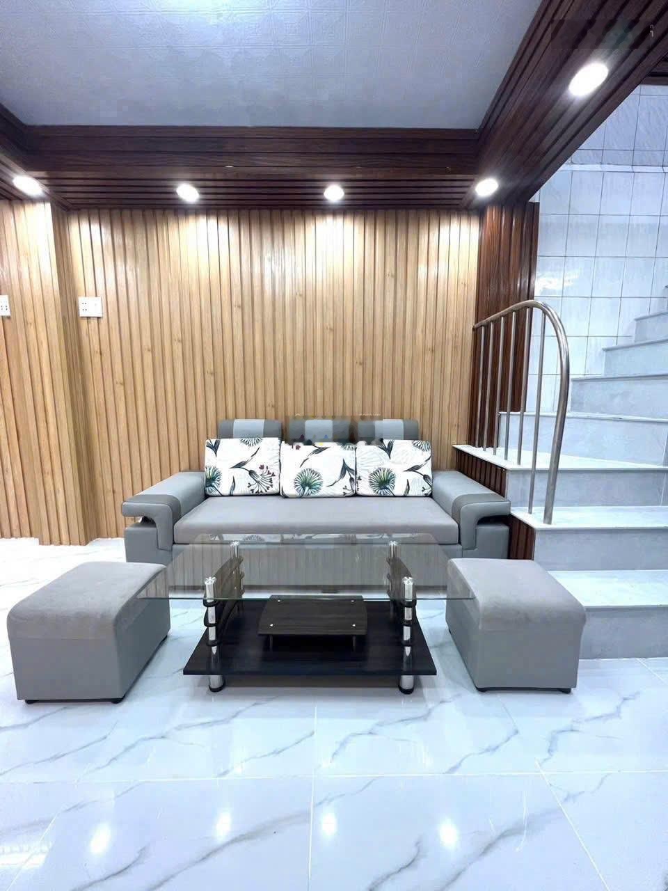 Hot! Bán Nhà Hẻm Xe Hơi Khu Người Hoa Xóm Đất P8 Q11(cách mặt tiền ~15m).