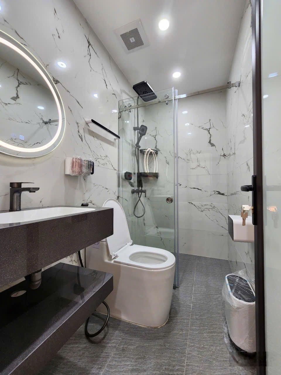 Bán nhà 6 tầng thang máy phố Kim Mã, DT 75m2 mặt tiền 5m, cách mặt phố 30m, nhà mới ở ngay