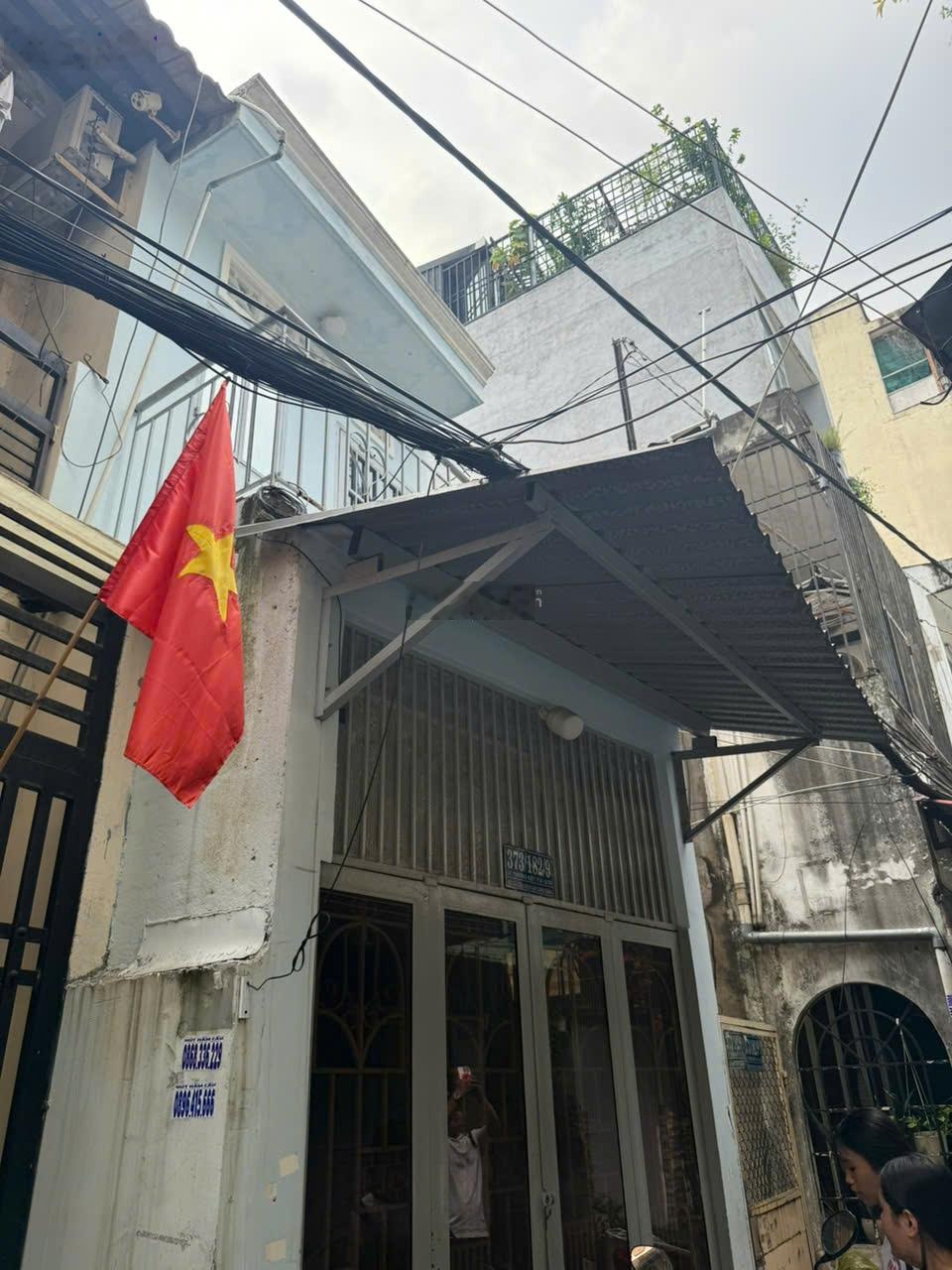 Bán nhà hẻm Lý Thường Kiệt, P8, Tân Bình nhà hẻm lớn giá tốt khu vực liên hệ chủ.