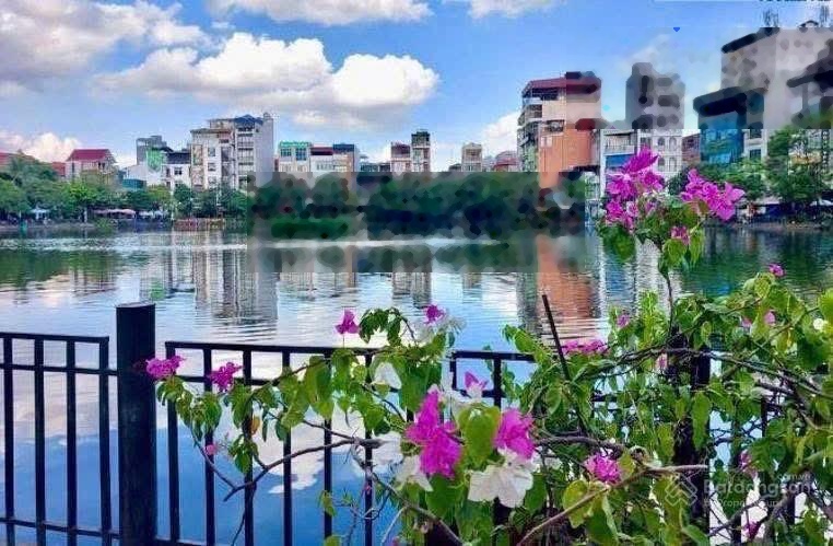 Bán nhà Đội Cấn,40m2 x 4 tầng , cạnh hồ, ô tô đỗ sát nhà