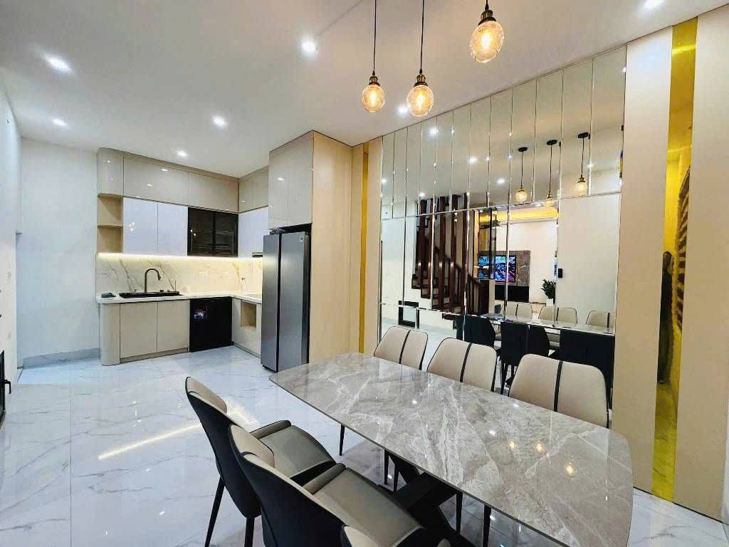 Bán nhà riêng quận Long Biên, thành phố Hà Nội giá 14,5 tỷ